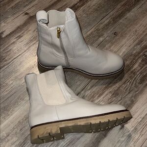 Naot Women's White Ankle Boots